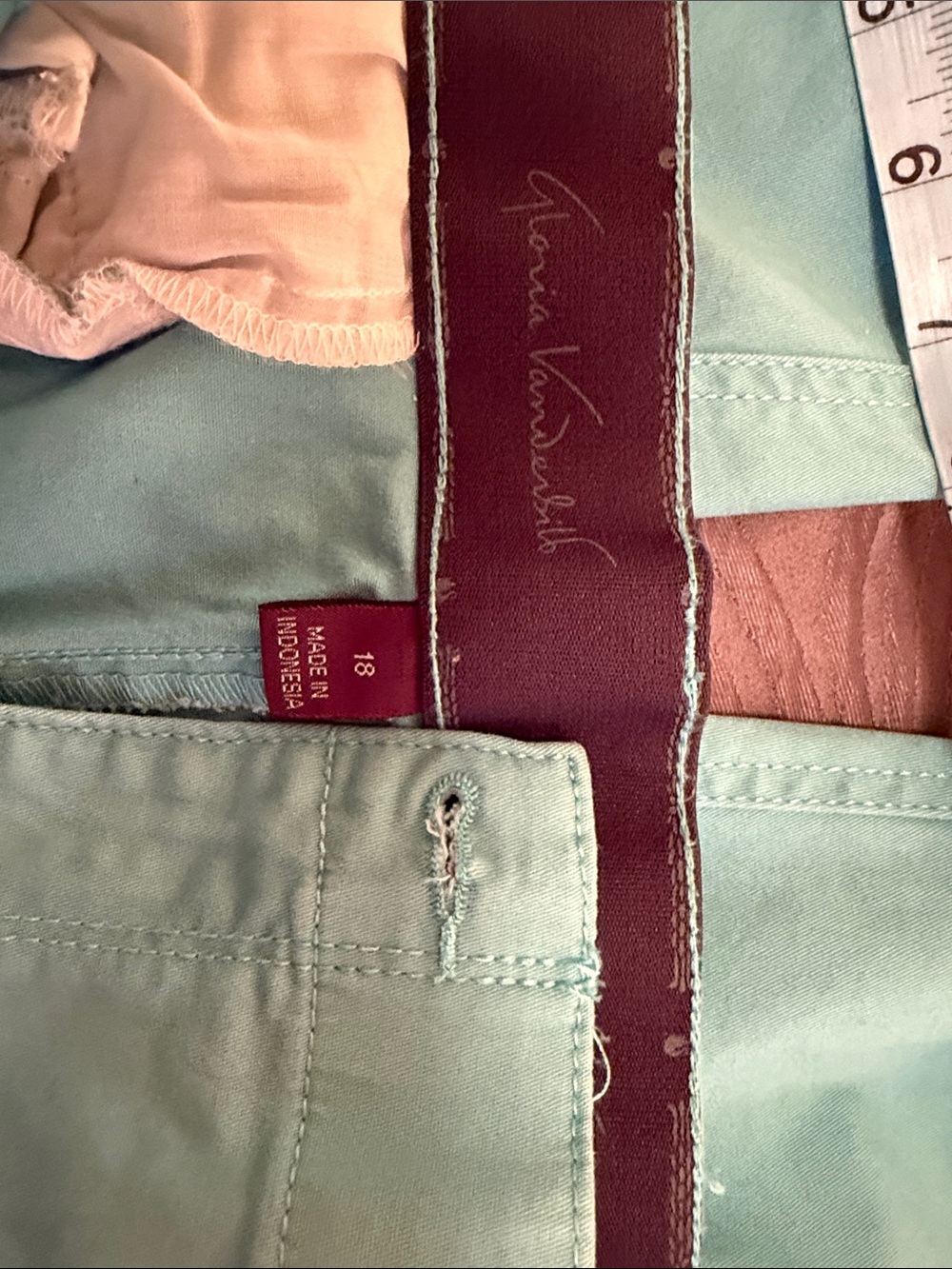 Gloria Vanderbilt turquoise Capris - Picture 3 of 4